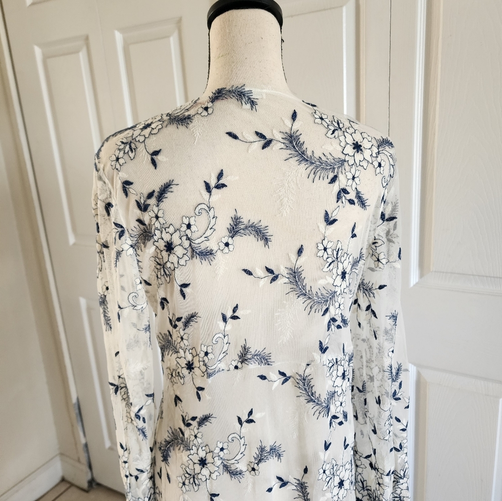 Vintage Style Embroidered Robe - Picture 10 of 11